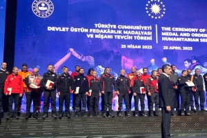 Devlet Üstün Hizmet ve Fedakarlık Madalyası