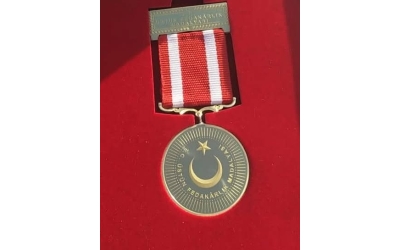 Devlet Üstün Hizmet ve Fedakarlık Madalyası