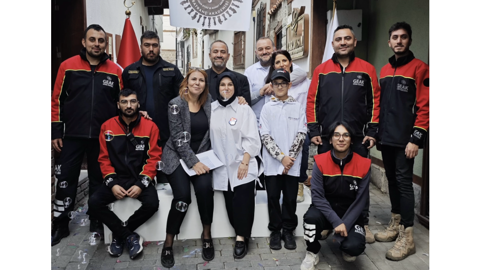 Sahadan Sahne Arkasına Güçlü Ekip
