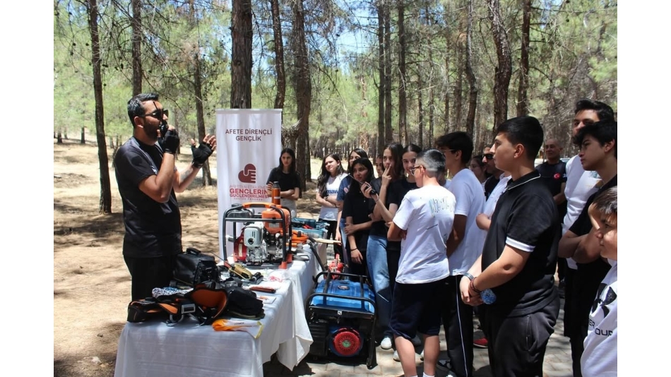 Afete Dirençli Gençlik Kampı