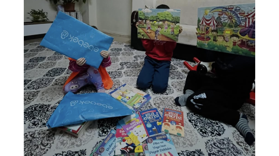 Çocuklara Kitap ve Hediye Desteği